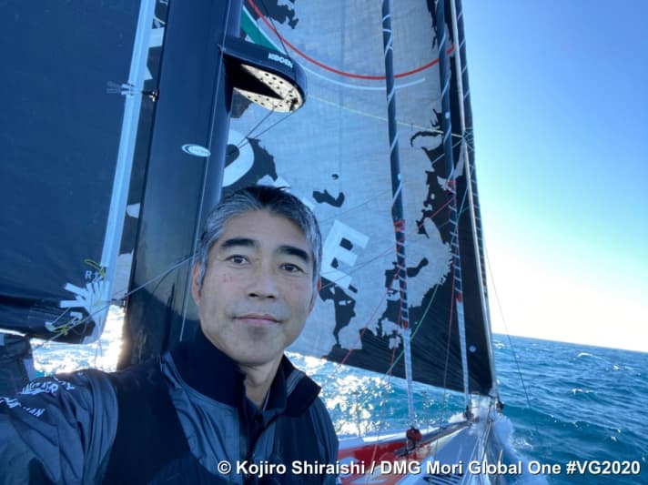   Al 21° posto all'inizio del 2 gennaio: lo skipper giapponese Kojiro Shiraishi