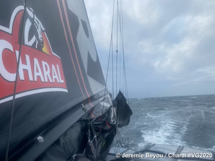   Der Jäger im Einsatz: Jérémie Beyous "Charal" holt Boot um Boot auf. Die spannende Frage: Wie weit kann er sich noch vorarbeiten?