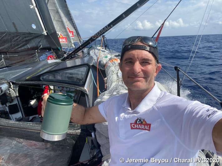   Inzwischen auf Platz 14 vorgerückt: Jérémie Beyou auf "Charal"