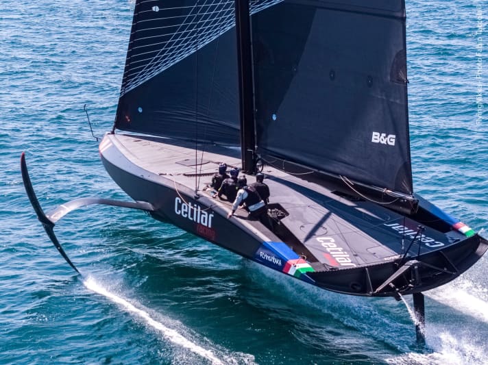   The offshore boat of tomorrow? Which way to the saloon?