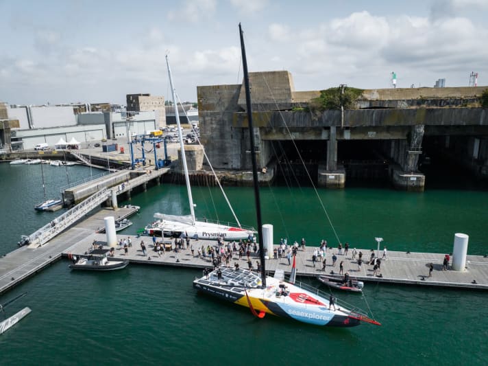   The mast is also already in place