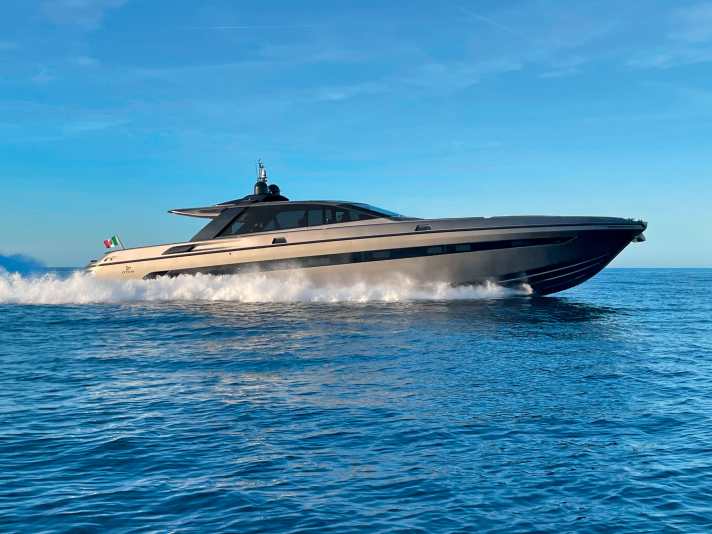 Otam is presenting the 90 GTS, a 28-metre flagship with a maximum speed of 45 knots, to mark the company's 70th anniversary. As is customary for the Genoa-based shipyard, the Giuseppe Bagnardi design "Sexy Me" will set sail for trips on the Golfe de la Napoule - high rooster tails are guaranteed thanks to surface drives.