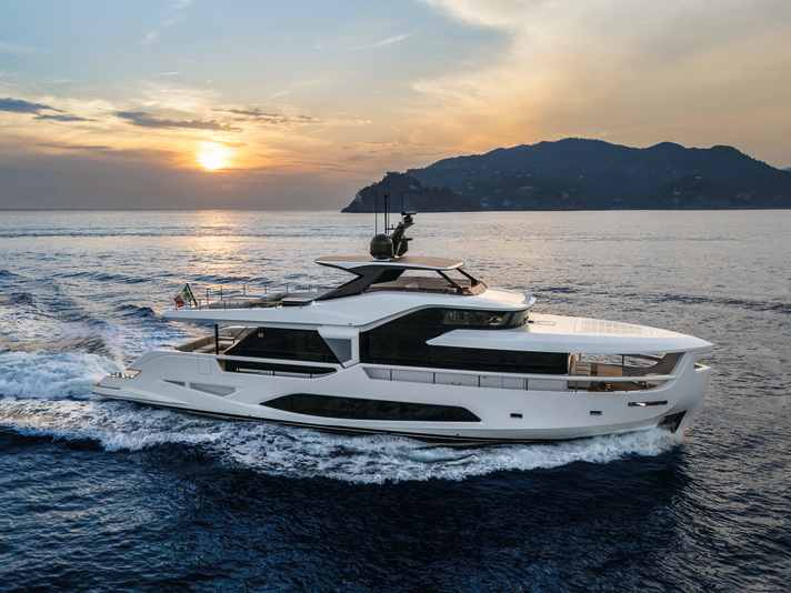 Ferretti Infynito 80