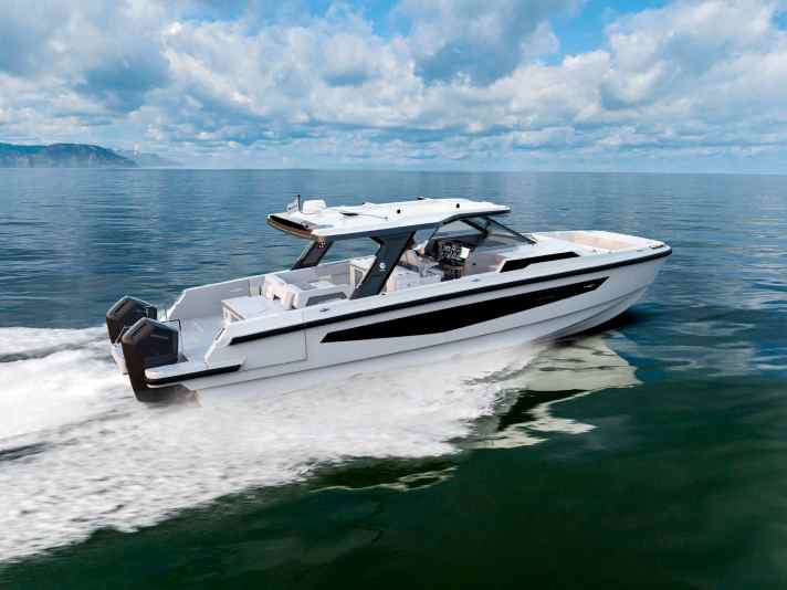 The Aquila 45 Sport from the side. The large windows that bring light into the modern cabin are clearly visible.