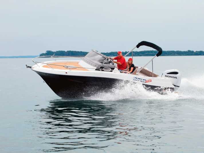 Atlantic Marine Sun Cruiser 690.