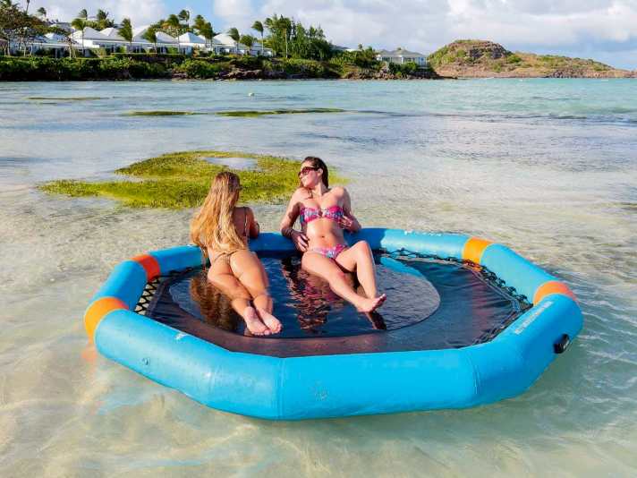 The island is half hammock, half pool, but no dinghy.
