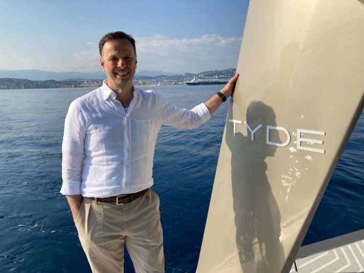 Christoph Ballin: con i suoi modelli innovativi THE ICON e THE OPEN, il CEO di Tyde ha creato degli e-boot foiling che non rientrano in nessuna categoria.