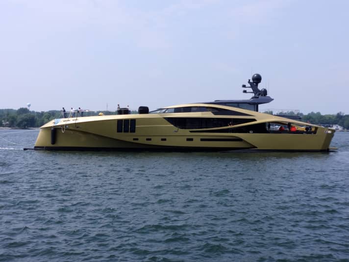 48m SuperSport: Palmer Johnson launchte die Karbon-Yacht mit neuem Rumpfkonzept. | t.