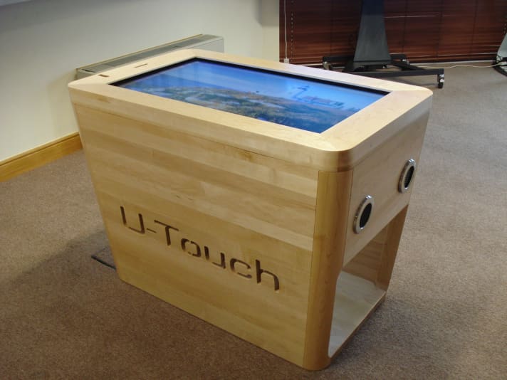 iChest-1: Numerous data can be called up and on-board systems controlled at the touch of a finger. | n.