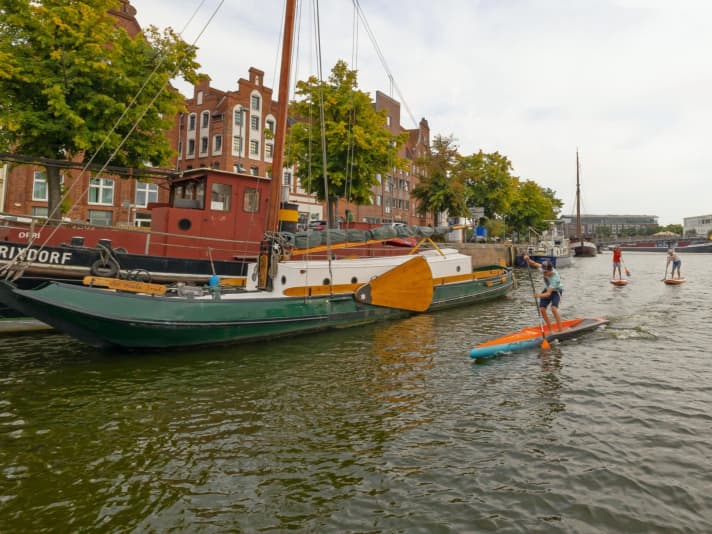 Final spurt for the break with fish sandwiches and chips on the water steps.