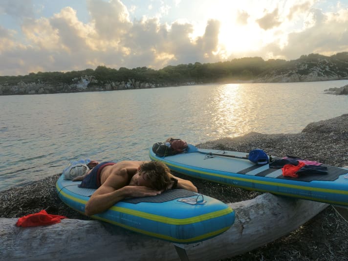 First paddling in waves and wind. Then slumbering on the best sleeping mat in the world.