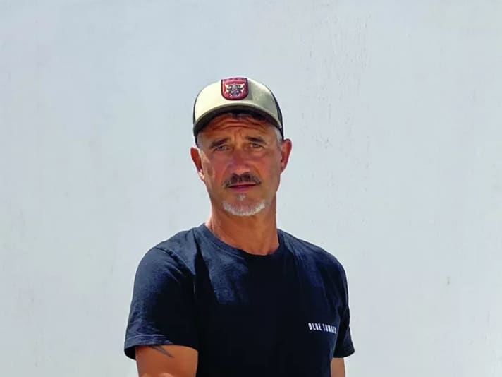 „Je kürzer das Board ist, desto weniger Paddelschläge hast du beim Anpaddeln zur Verfügung. Mit ganz kurzen Boards ein, zwei Schläge, dann drehst du dich schon wieder aus der Welle raus.“ - Josh Welz, 83 Kilo