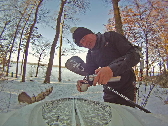 Winter paddling has been part of the sup-mag crew (here author Stephan Gölnitz) from the very beginning. Here in winter 2011 still in a windsurfing drysuit.