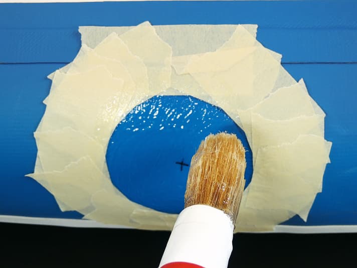 Coat the entire area evenly and thinly with the one-component adhesive supplied (3).