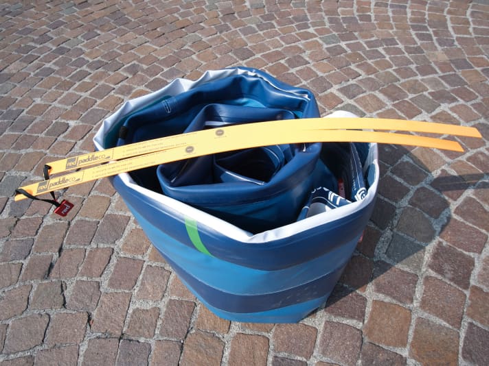 The stiffening slats on Red Paddle Boards are truly unique, as they are inserted into pockets integrated into the side of the board when it is set up "on edge". The rolled "Compact" is only half as high as usual.