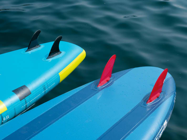 RED and Fanatic rely on two small fins. This is good in shallow rivers and for the pack size.