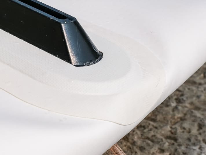 Avoid pressure points on the fin box when rolling up.