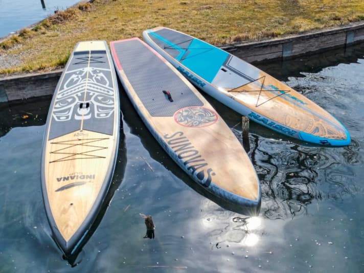 Edelhölzer unter sich: Das Indiana Touring Carbon/Wood (ganz links) ist das dezenteste Board in dieser Edelgruppe.