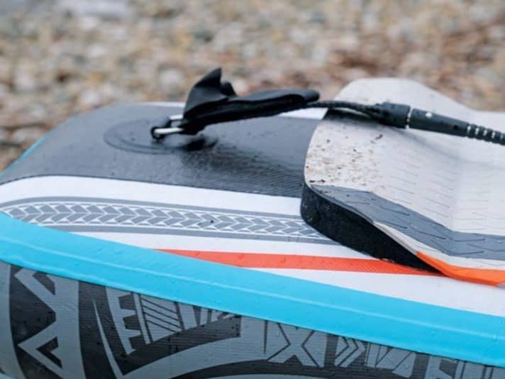 Das Kickpad am Heck verhindert den ungewollten Abgang beim Nach-Hinten-Gehen.