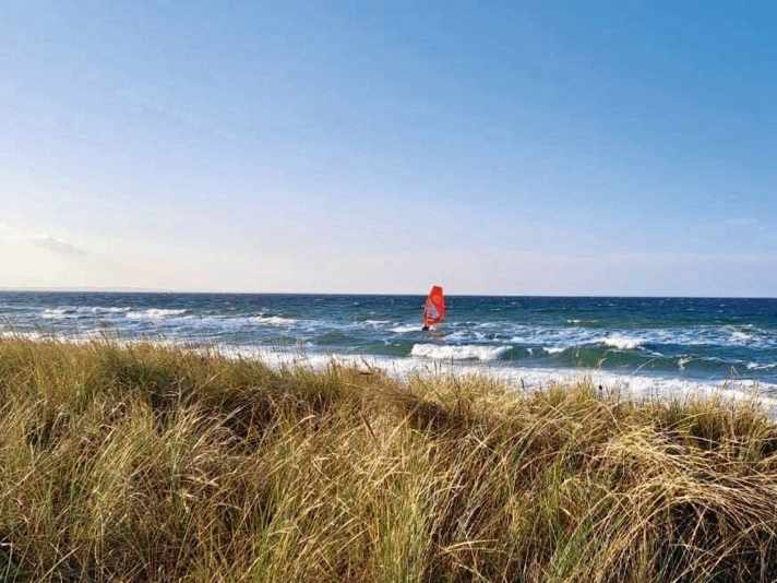 Püttsee is one of the few spots that catch at least a few small waves in the south-west.