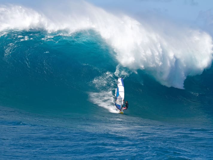 „Du hast immer die Rettung vor Augen“: Michi Schweiger über die Superwelle Jaws.