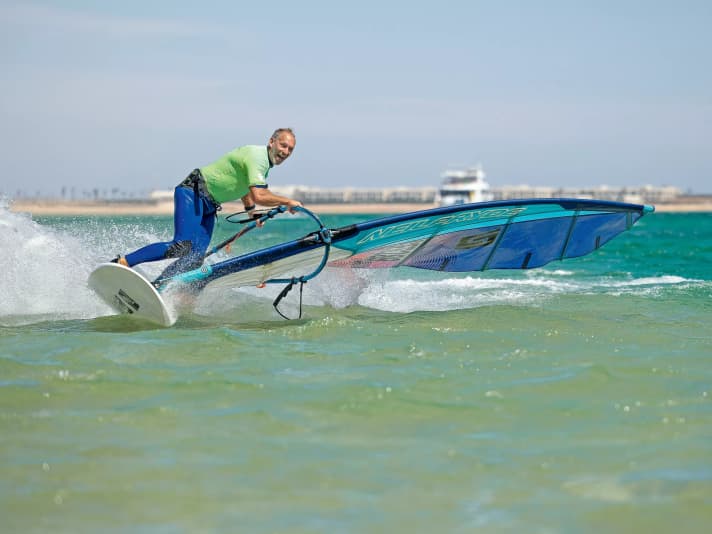 Plagued by hay fever, Peter fled from the centre of Lower Saxony to the Red Sea. Plagued by hay fever, Peter fled from the centre of Lower Saxony to the Red Sea.
