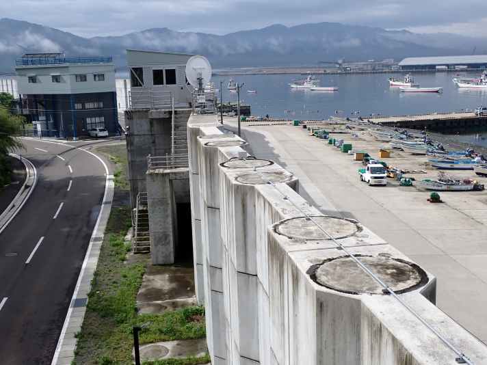 Due to the danger of tsunamis, the harbour facilities often resemble fortresses