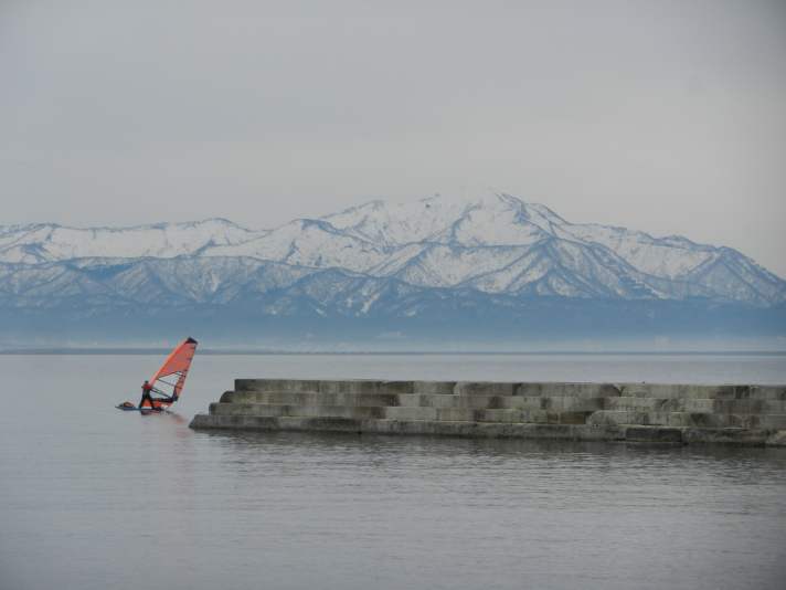 Little wind and a wintry atmosphere: Japan's west coast proves challenging