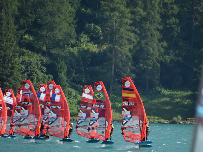 Turbo-Karriere: Windsurfing-Einstieg im Herbst 2020, erste WM-Teilnahme im August 2021. Segelnummer 369 ist schon ganz gut dabei.