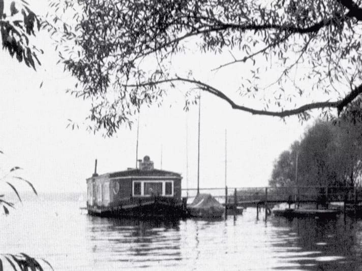 The "Blankenburg", a disused restaurant ship, became the first clubhouse and was immediately renamed WINDANNA.
