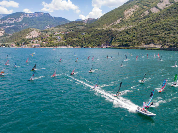 Die One Hour ist ein absoluter Lago-Klassiker. Wer innerhalb einer  Stunde den See am häufigsten überquert, gewinnt das Rennen.