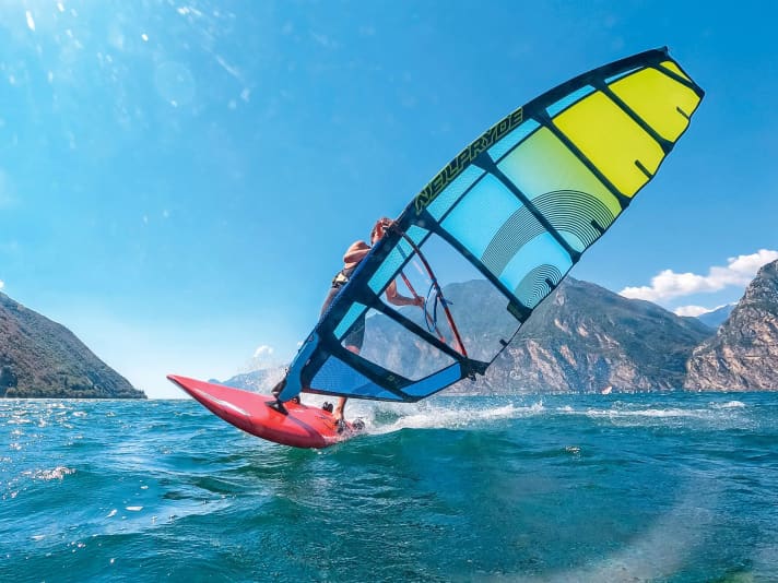 With the NeilPryde Speedster, the battens never touch the mast, not even on the thick SDM mast. Nevertheless, the RDM 90 was our favourite choice.