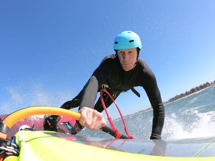 Manuel Vogel has tested surf helmets.