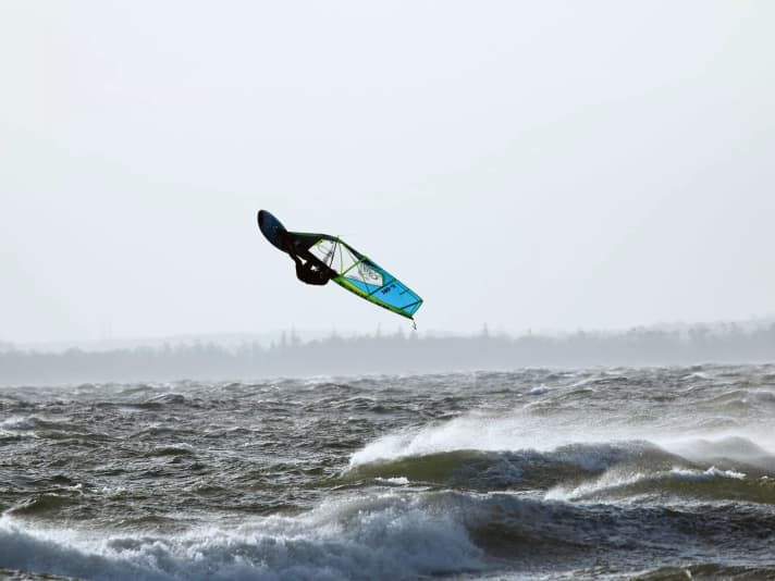 The Kegnaes spot on the Danish island of Alsen really comes to life when the wind blows from the south-east. That's when surf magazine testers make the pilgrimage across the border.