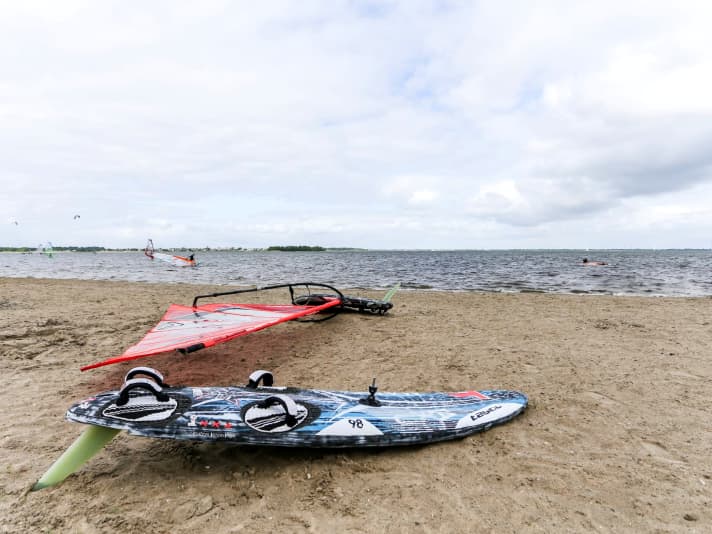 You won't be happy with long fins on Lake Veluwe; depending on the time of year and wind direction, a grass fin is the better choice.