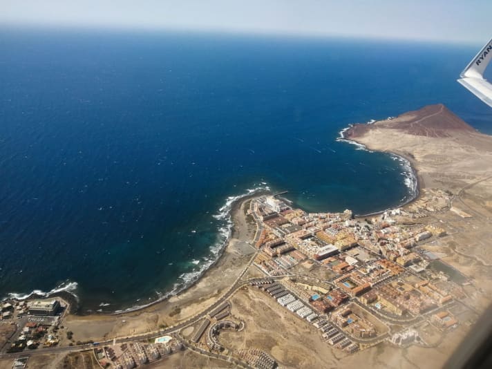 The El Cabezo wave spot (to the left of the rocky outcrop) and El Medano Bay (to the right) are just a few hundred metres apart