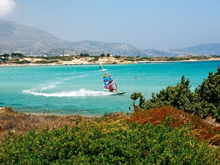 It is not without reason that Karpathos has a reputation as an absolute hacking area. The topography makes the Meltemi even stronger.