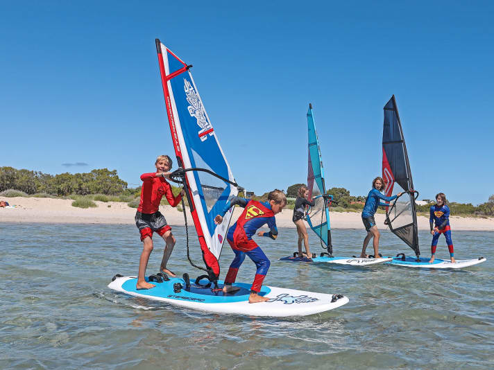 The next generation learns in a playful way in the children's surf course.
