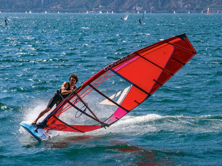 In the Gunsails Zoom you have almost free choice, both masts work very similarly.