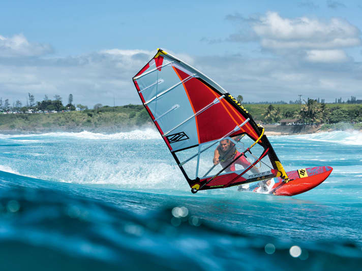 Never gets boring, even after 20 years on Maui - the bottom turn, says Michi Schweiger. Here at the top spot Hookipa.