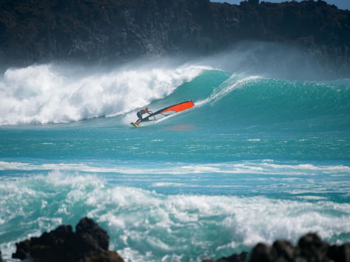 Beauty made of water: the wave at La Perouse. When a south swell rolls in, Schweiger can't resist.