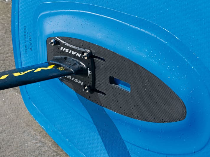 A carbon plate ensures that the foil sits firmly.