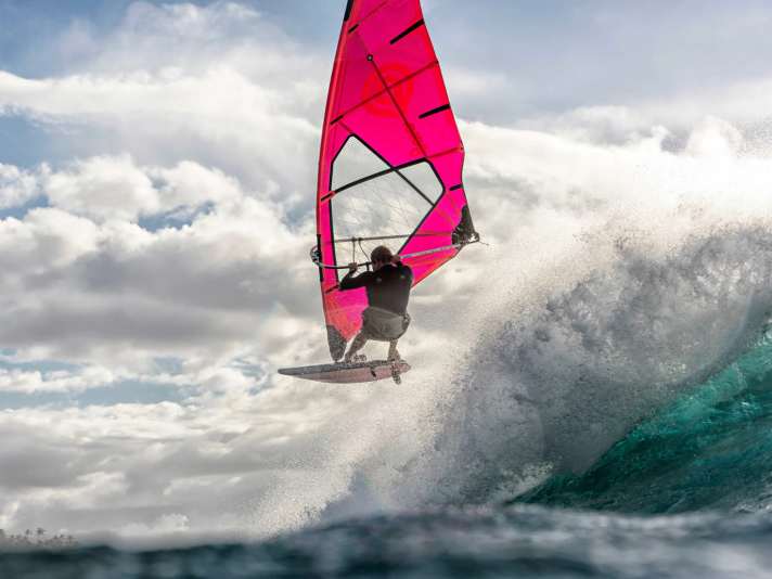 Different grid materials are used in wave sails