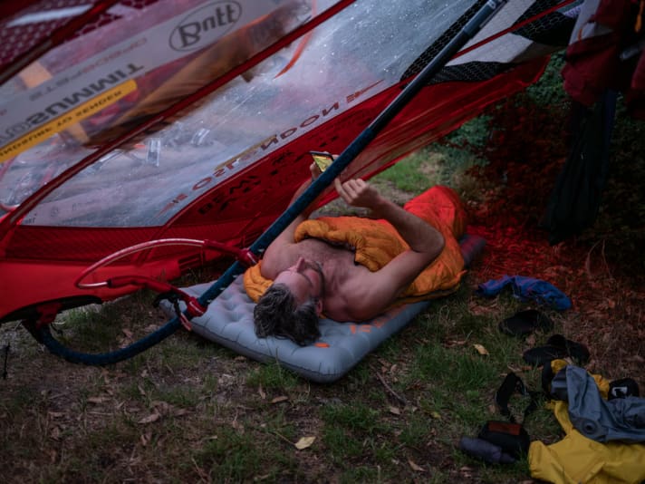 It's practical if you always have your sail with you - you can quickly set up camp for the night.