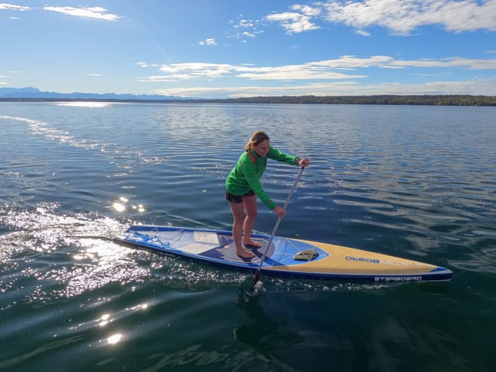 Laminated boards ("hardboards") are generally much heavier than inflatable boards and quite bulky, but offer a particularly light, fast gliding feeling with little paddling power.