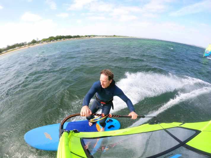 Full steam ahead into the power jibe - this works surprisingly well on the JP-Australia Fun Ride