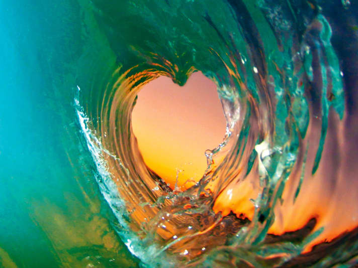 Bordering on kitsch, but no less beautiful. Clark swims in the water for an average of 30 hours and shoots 3,000 photos before such a dream shot is taken.
