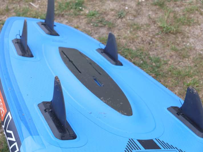 One or more centre fins reduce drift in light winds