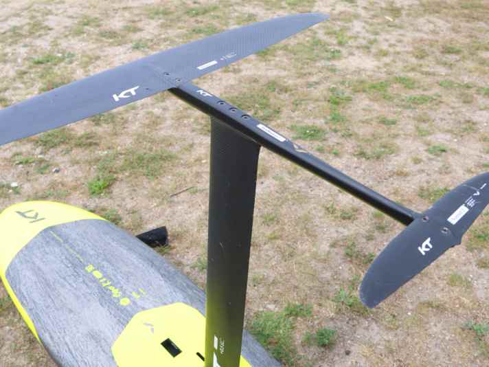 Carbon masts are slender and rigid. However, they are not strictly necessary for normal use