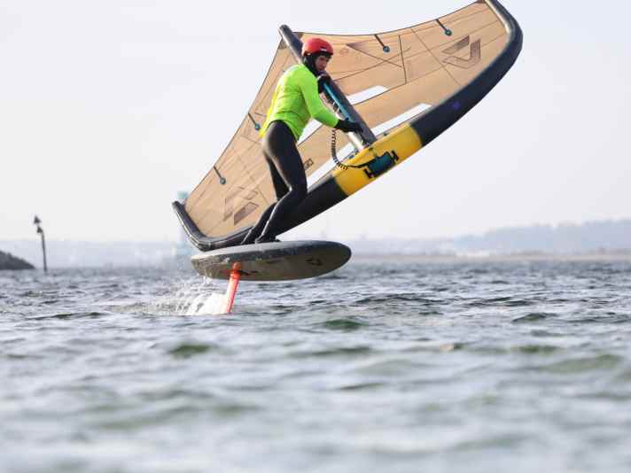 The flat rocker line supports early take-off